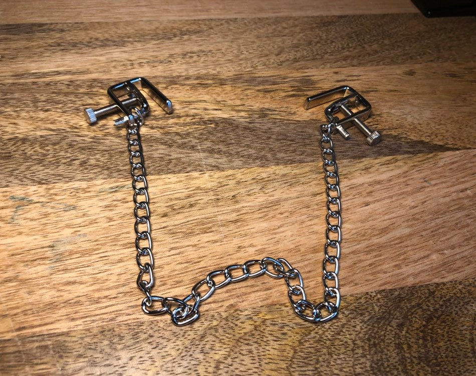 Custom Options Pressure Press Style Nipple Clamps W/ Attached Chain